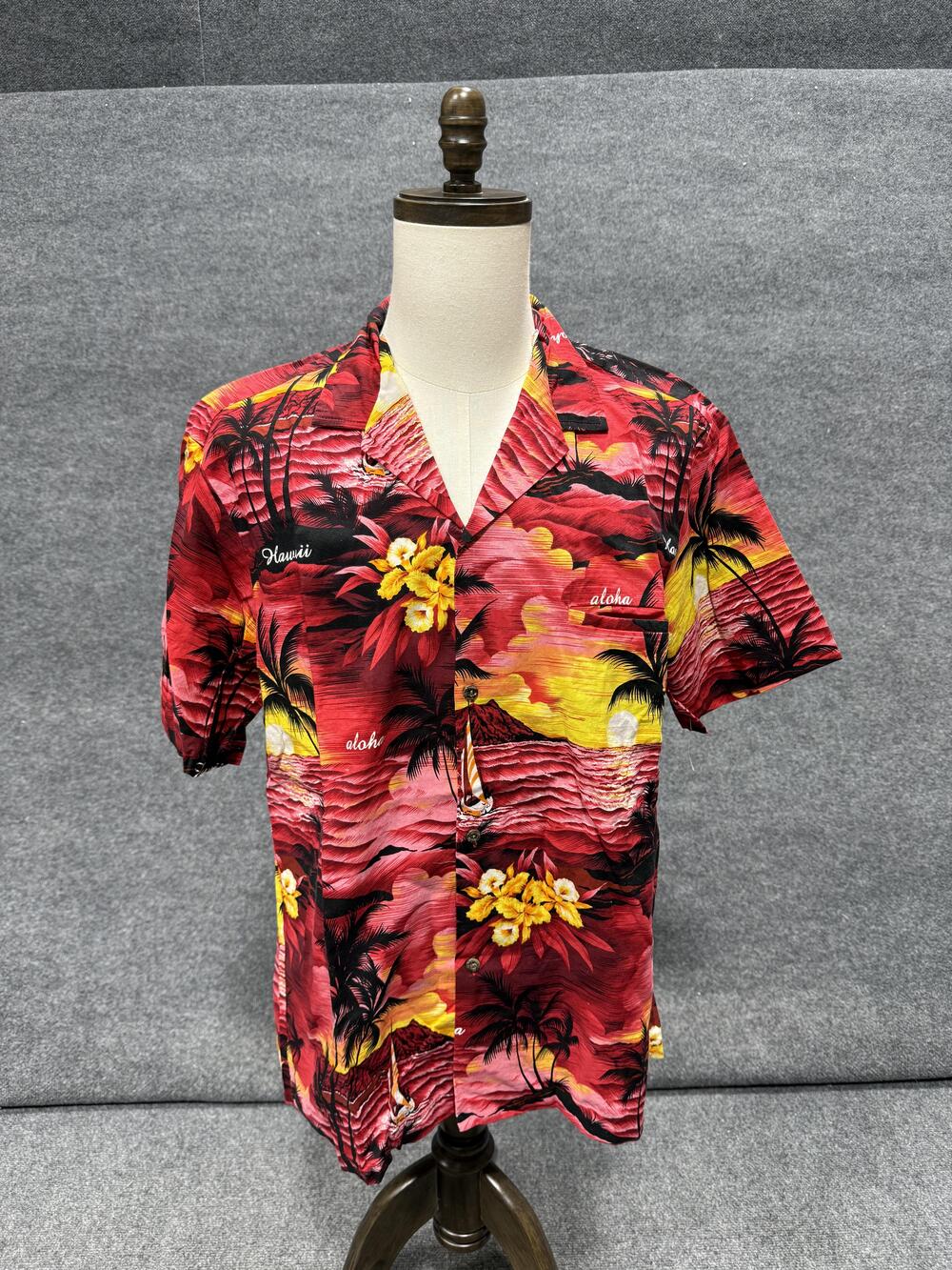 Royal Creations Shirt Mens XL Red Hawaiian Sunset Graphic Button-Up Top Tropical